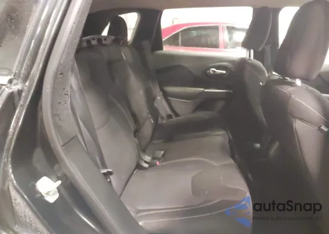 2016 Jeep Cherokee Latitude z USA, uszkodzony, nr VIN 1C4PJMCB3GW122780